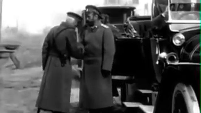 Кинохроника. Редкие кадры. Император Николай II прибывает на своей машине смотреть онлайн