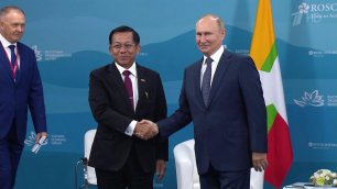 Президент России на полях Восточного экономического форума провел встречу с премьер-министром Мьянмы