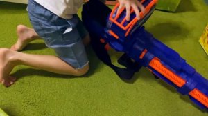 Nerf game teddy bear vs Bogdan with nerf titan Нерф игра плюшевый против нового года