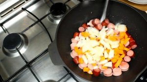 Картошка тушеная с сосисками колбасками, быстрый сытный ужин