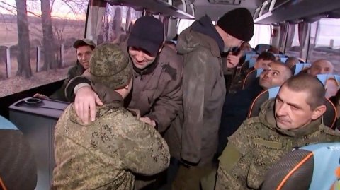 Освобожденные из плена российские бойцы пройдут реабилитацию в госпиталях Минобороны