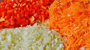 САЛАТ НА ЗИМУ ИЗ СВЕЖИХ ОВОЩЕЙ: КАПУСТА,СЛАДКИЙ ПЕРЕЦ, МОРКОВЬ, ЛУК