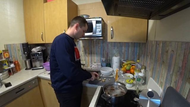 Солим ОПЯТА /// Жарим картофель с ПОДБЕРЁЗОВИКАМИ... смотреть онлайн