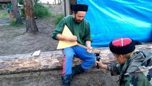 Песня "Наплявать наплявать надоело воевать" на балалайке