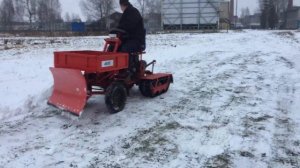 Мини трактор "АГАТ" на гусеницах с отвалом