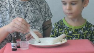 Зажигаем свечи без спичек. Простой эксперимент для детей.