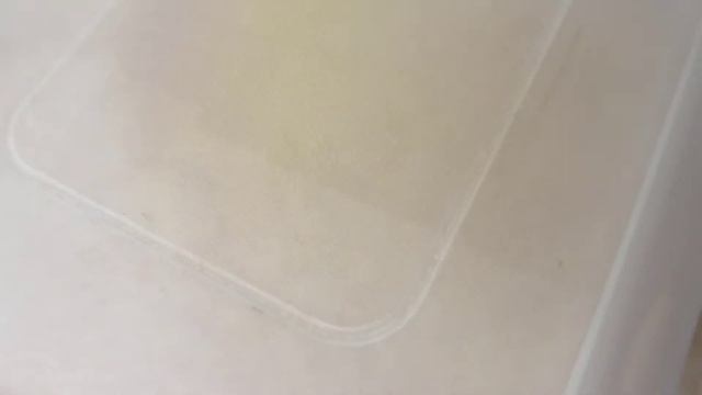 Как ОТМЫТЬ ПРОЗРАЧНЫЙ ПЛАСТИКОВЫЙ ПОДДОН сушилки для посуды от известкового налета БЕЗ ЦАРАПИН
