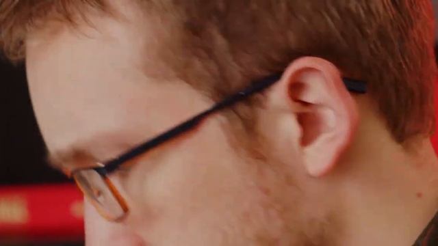 Linus Dissing The OnePlus Buds For A Minute Straight смотреть онлайн