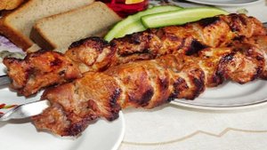 КАК ПРИГОТОВИТЬ СВИНОЙ ШАШЛЫК? Сочный и вкусный шашлык из свинины на углях на мангале в маринаде