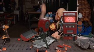 Даня Крастер строит турель и раздатчик TF2