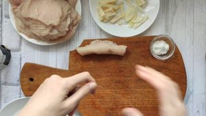 Рулетики (пальчики) из куриного филе с сыром. ("Fingers" of chiccken fillet).