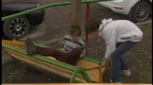 На 8-милетнего ребенка упали качели