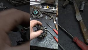 как снять обойму подшибника с генератора калина1