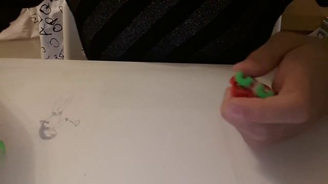 Брелок -пёрышко из резинок ( без станка ) смотреть онлайн