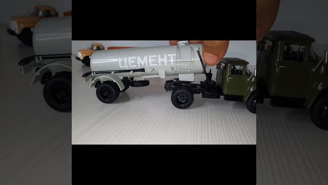 ЗиЛ-130В1 с п/п ТЦ-4 "Автойстория" 1:43 (Цементовоз)