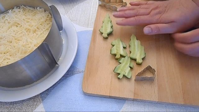 Праздничный новогодний слоеный салат " Ёлочки в снегу!"" смотреть онлайн