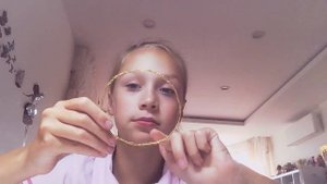 Почему хомяки едят свои какашки ?!!!!!