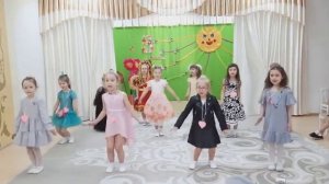 Песня "Мы маленькие модницы"