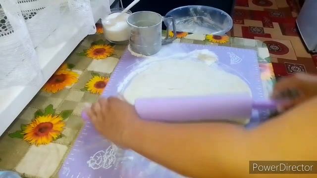 Булочки на сковороде,вода и дрожжи, очень простой рецепт.