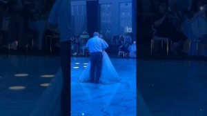 Самый трогательный танец папы и дочки на свадьбе.