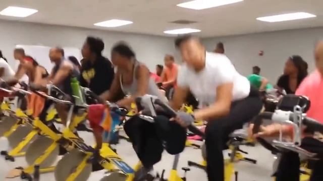 Лучший тренер по фитнесу ! Best fitness trainer ! смотреть онлайн