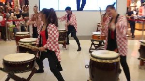 ТЦ "COLUMBUS". UNIQLO. Японские барабаны