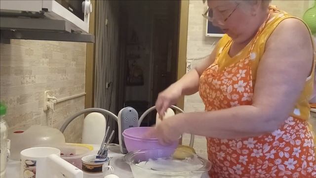 ПИРОГ С ЯГОДАМИ В МИКРОВОЛНОВКЕ, НЕОБЫЧНЫЙ НА ВИД И НА ВКУС смотреть онлайн