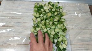 Как сохранить огурцы на зиму,два способа заморозки огурцов для зимних салатов