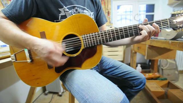 1966 GIBSON B25-12 смотреть онлайн