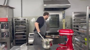 Как испечь бисквит для торта. Простой рецепт пышного бисквита. Как легко разрезать бисквит