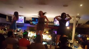 Танцы на барной стойке ?Титос