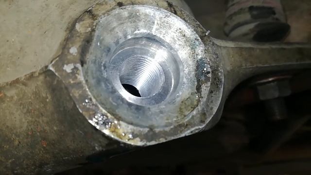 BMW X6 восстановление резьбы крепление амортизатора в рычаге задней подвески смотреть онлайн