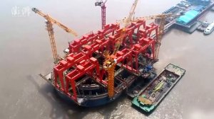 Construction work on Changzhou-Taixing Yangtze River Bridge under way