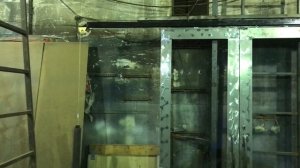 дверь откатная металлическая с доводчиком проверка на стенде.