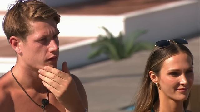 Who do the public think is playing the biggest game? | Love Island Series 9 смотреть онлайн