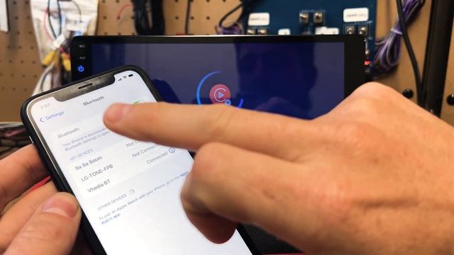 Connecting to Apple CarPlay - M Series смотреть онлайн