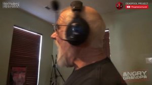 Злой Дед играет в Call of Duty Ghosts на PS4