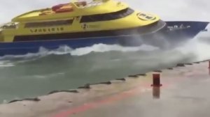 Top 10 Large Cruise Ships In Perfect Storm! Big Dangerous Waves at Sea