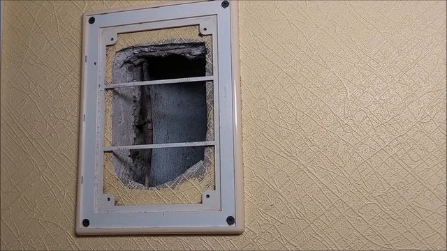 Установили оконный клапан Air-Box Comfort, а он не работает - тяги нет. Мы искали и нашли причину.
