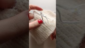 вышиваем ромашки на вязаном изделии