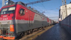 ЭП1М-677 с почтово-багажным поездом 983 Хабаровск-Москва.
