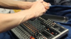 ► Behringer XENYX X1832 USB Mixer Unboxing & First Looks