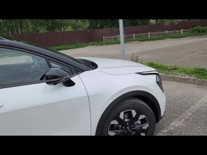 Kia Sportage - оклеили крышу со стойками и спойлером чёрной глянцевой пленкой, бронирование капота