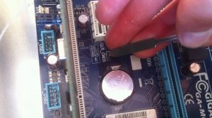 Комп'ютер пищить 4 рази Gigabyte GA M68MT S2 компьютер пищит 4 раза и не включается