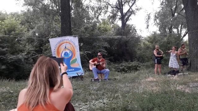 Музыкант из братской России (сорян, забыл имя) @ День йоги 2020 смотреть онлайн