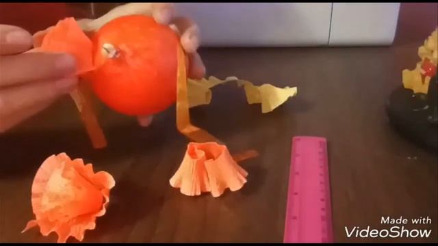 Ёлочные шары из гофрированной бумаги на пенопластовом и пластиковом шарах Часть 1 смотреть онлайн