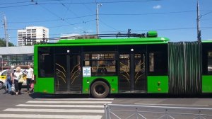 Троллейбус едет без электричества