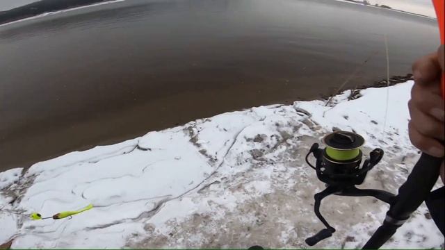 И снова ЩУКА КРОКОДИЛ НА СПИННИНГ!!! ХАНТЫ-МАНСИЙСК. НОЯБРЬ 2021. #клеваярыбалка #югра #трофей