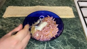 Конвертики из лаваша с сыром и ветчиной