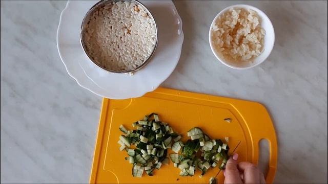 Салат из крабовых палочек с кукурузой, огурцом и рисом. На ПРАЗДНИЧНЫЙ СТОЛ!